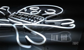 Raw Bar, Realizzazione insegna luminosa neon